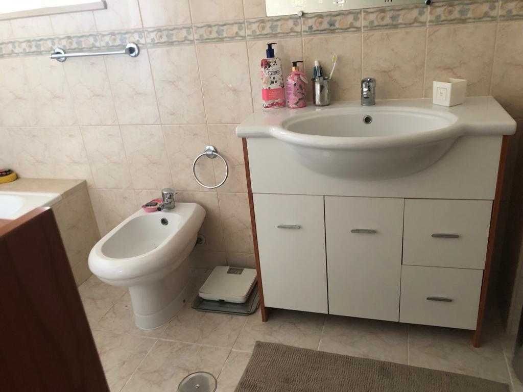 Vende-se T1 remodelado e mobilado no inicio de S. Bernardo em Aveiro