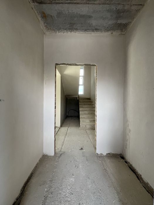 Продається будинок 140 м2 готовий до ремонту. Можливий обмін.