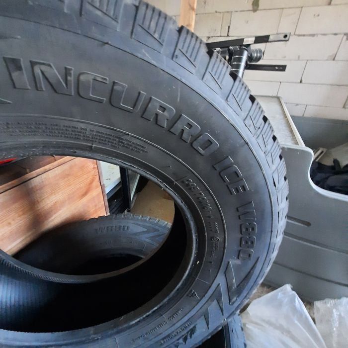 Продамзимову резину starmaxx в гарному стані