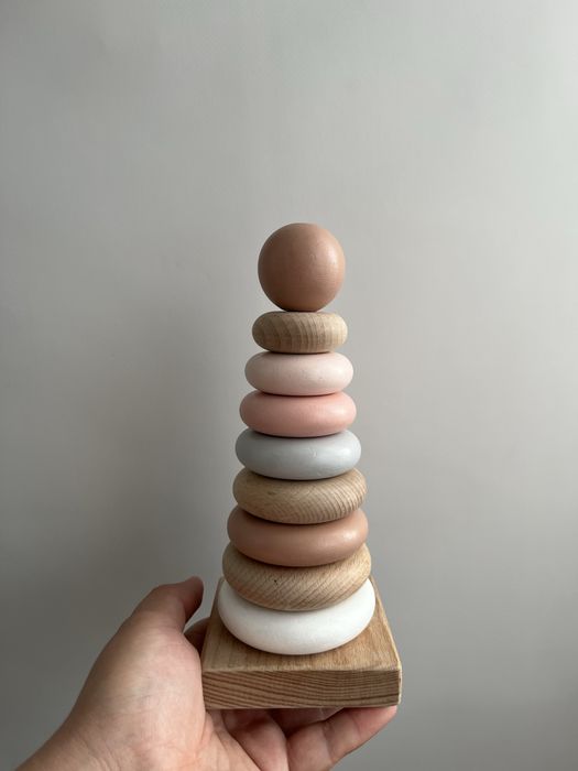 Деревʼяна пірамідка, деревʼяний сортер