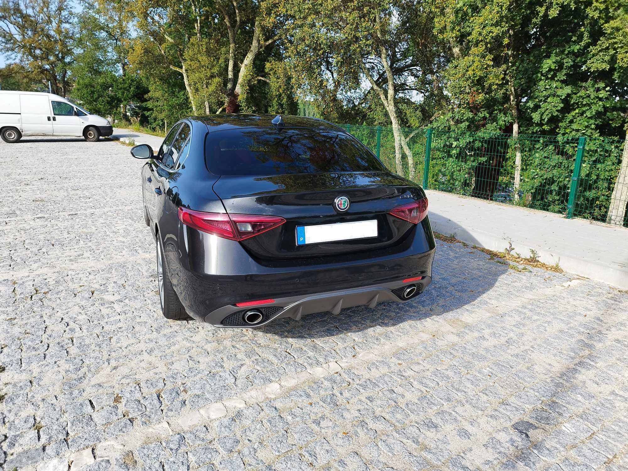 Alfa Romeo Giulia 2.2 JTD 180CV versão LUSSO (versão topo de gama) AT8