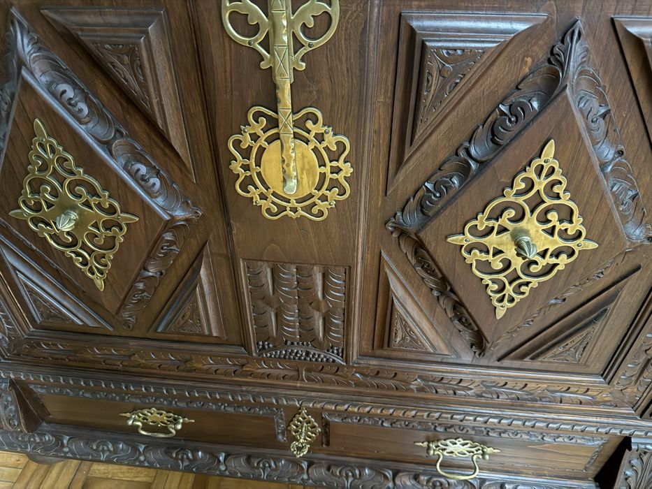 Arca em talha manual