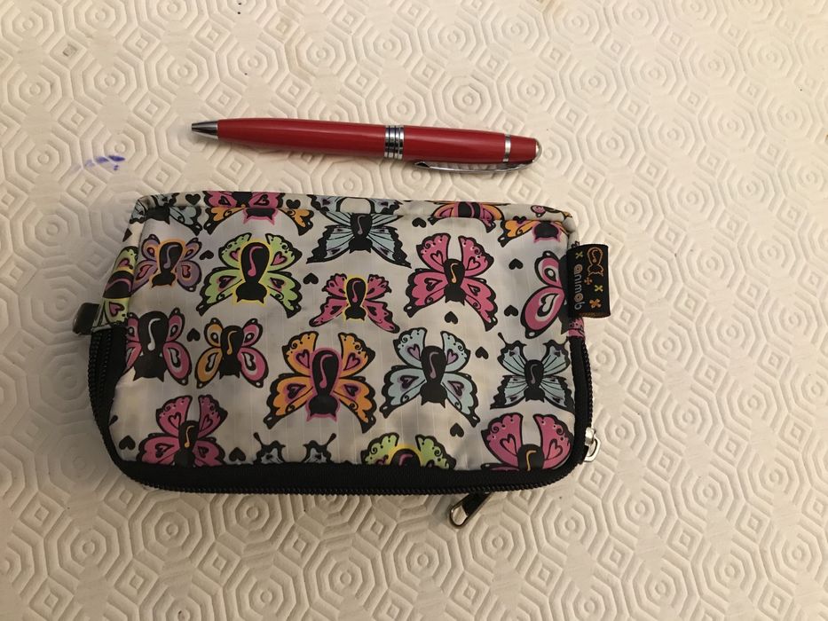 Estojo escolar multicolor e unissexo