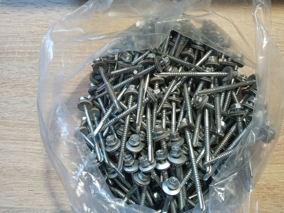 Саморезы по металу для сендвичпанелей оценкованные.