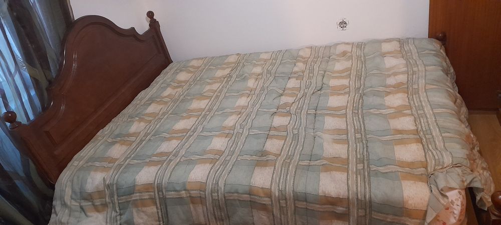 Cama casal como nova com colchão
