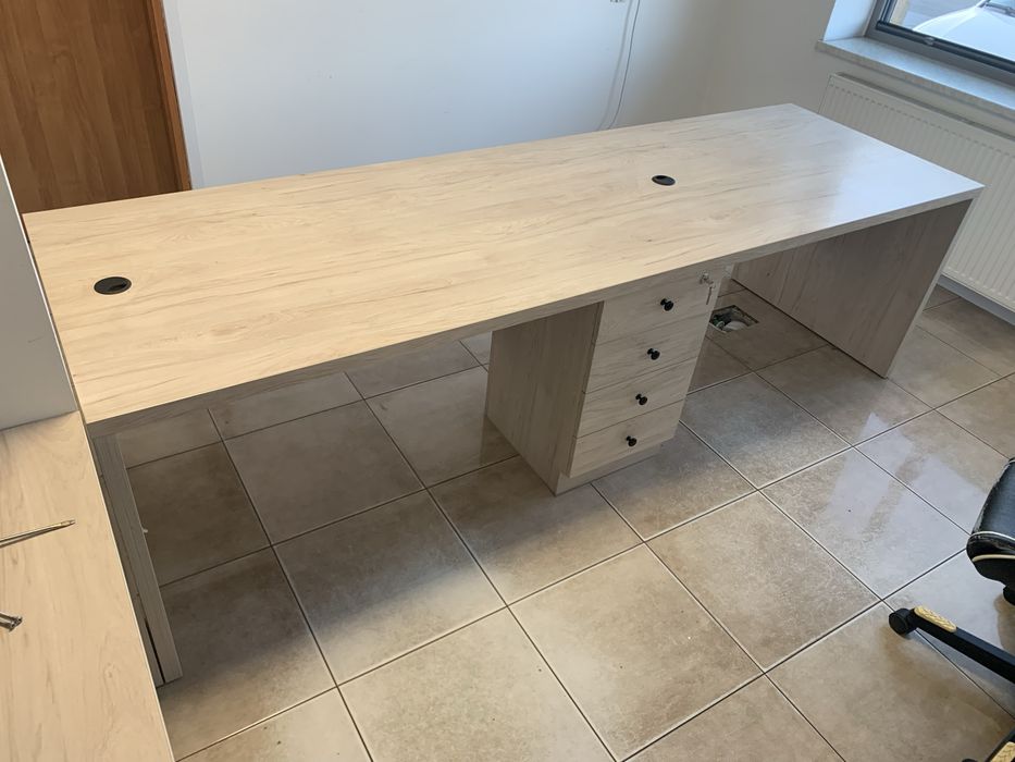 Biurko do biura meble biurowe