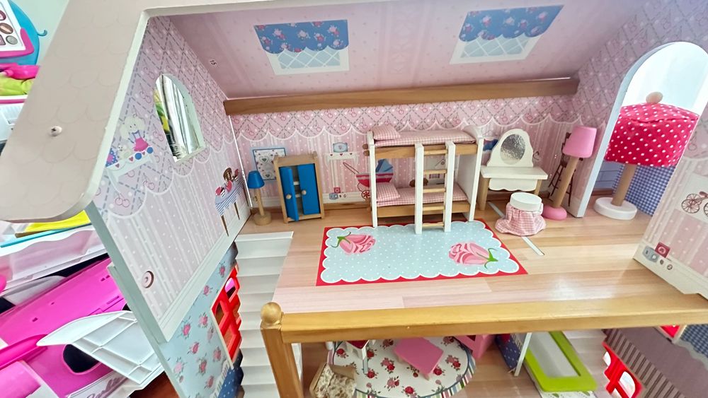 Casa de bonecas com acessórios