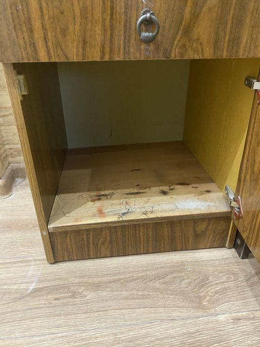 Тумбочка у спальню