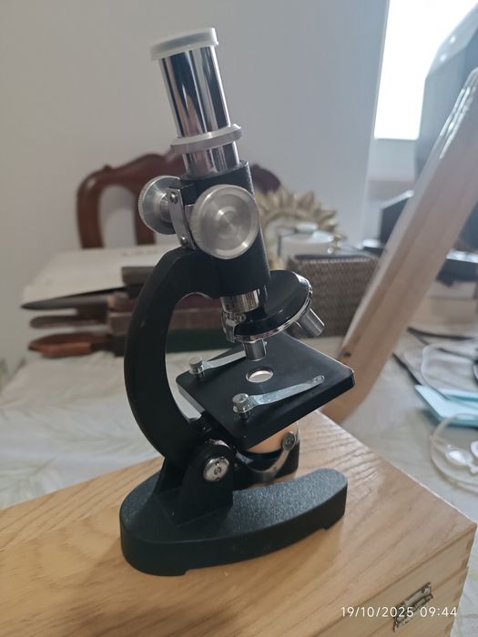 Microscópio japonês antigo - Tokyo