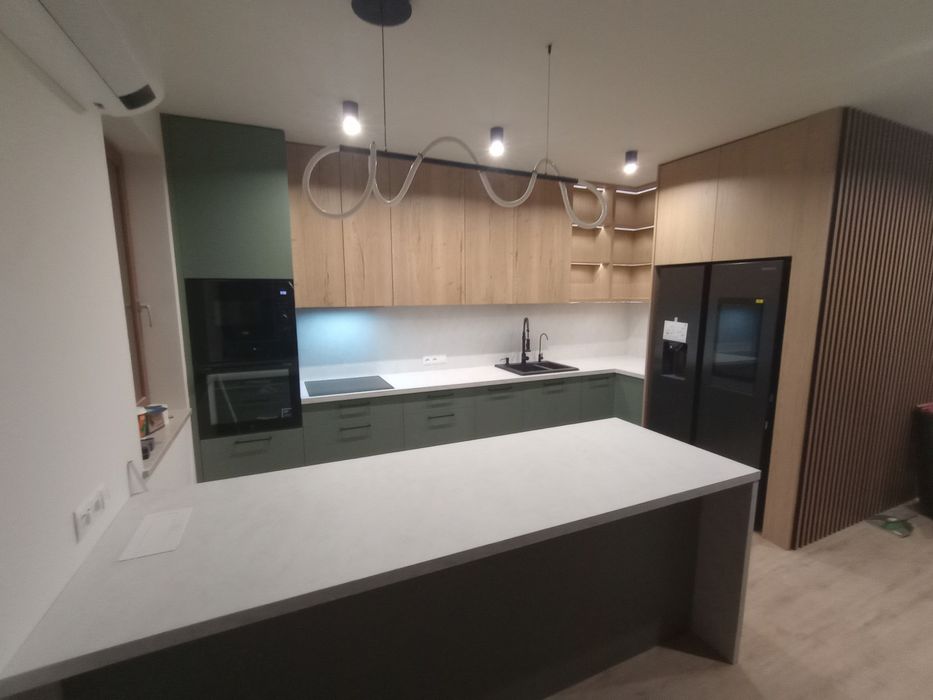 Meble na wymiar//Kuchnie//Łazienki//Garderoby