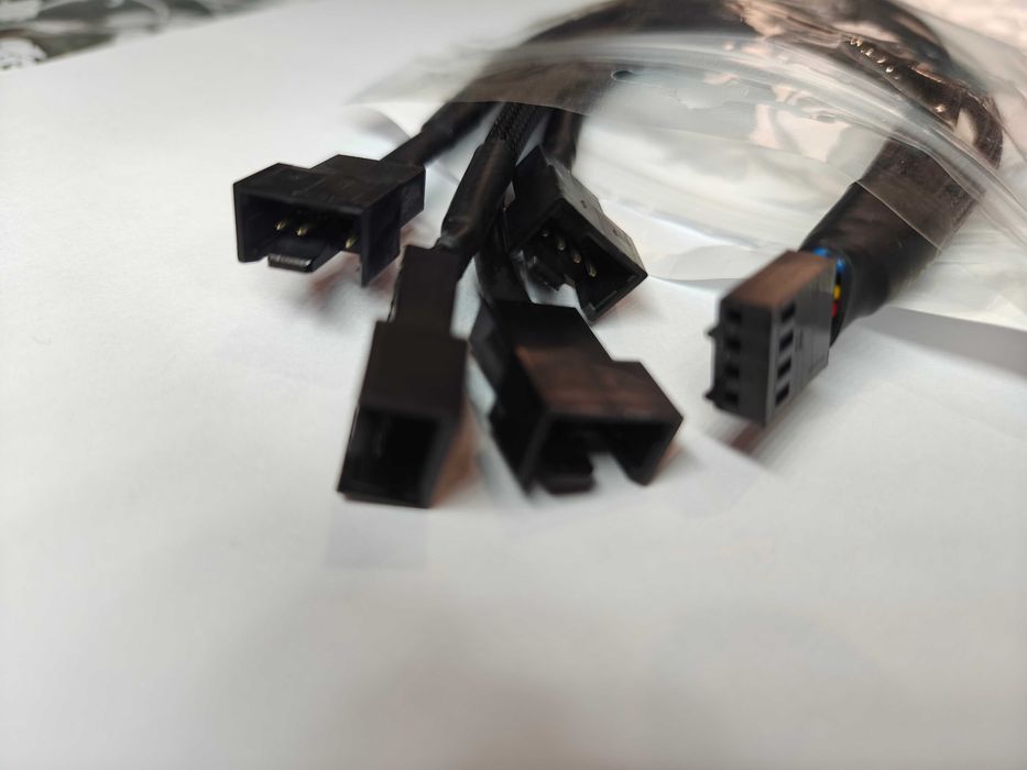 Розгалужувач живлення на 4 кулери 4 pin fan cooler hub Чорний