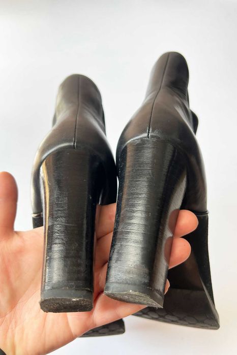 Joop! Viola czarne botki z metalicznym połyskiem na słupku r. 40,5