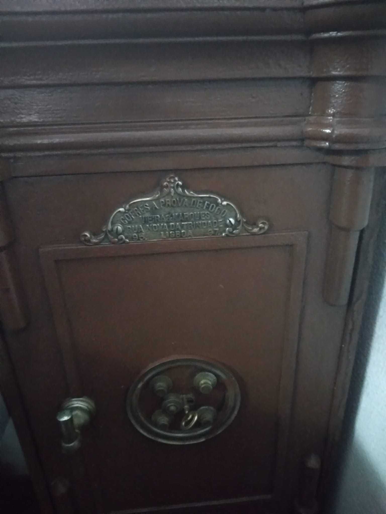 Cofre centenário