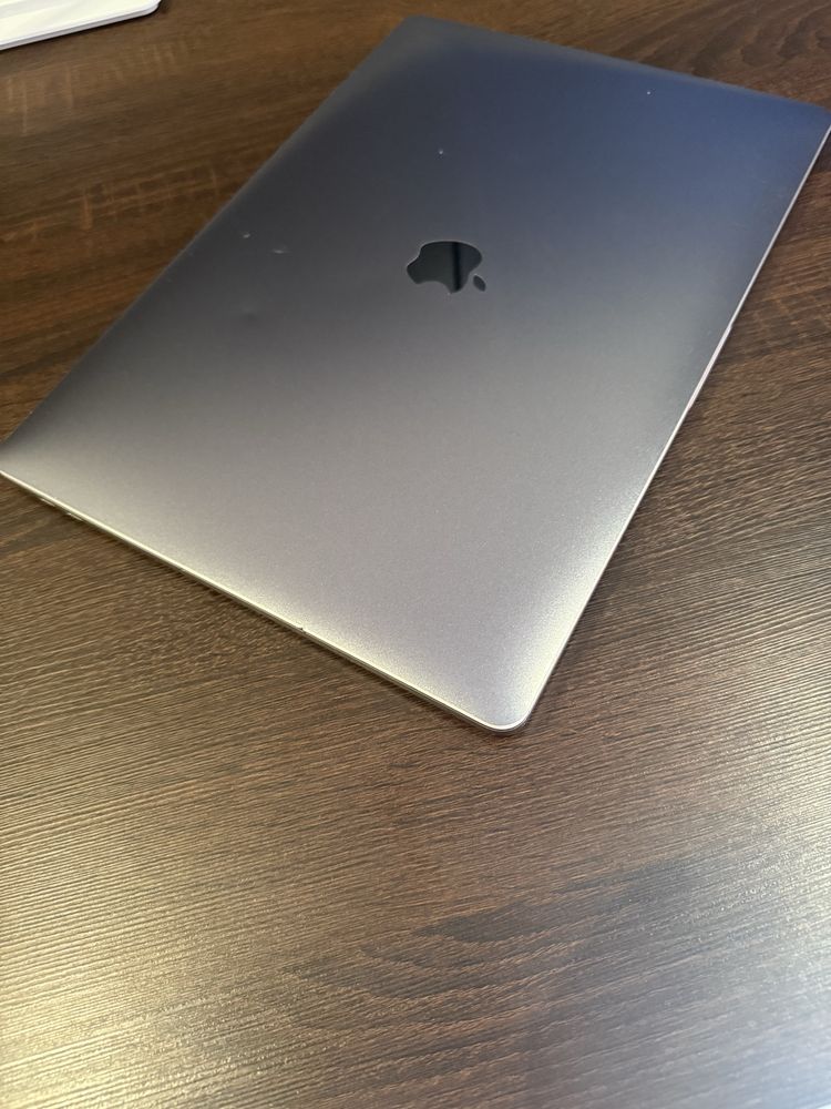 MacBook Pro  2017 I7 16gb 1tb SSD