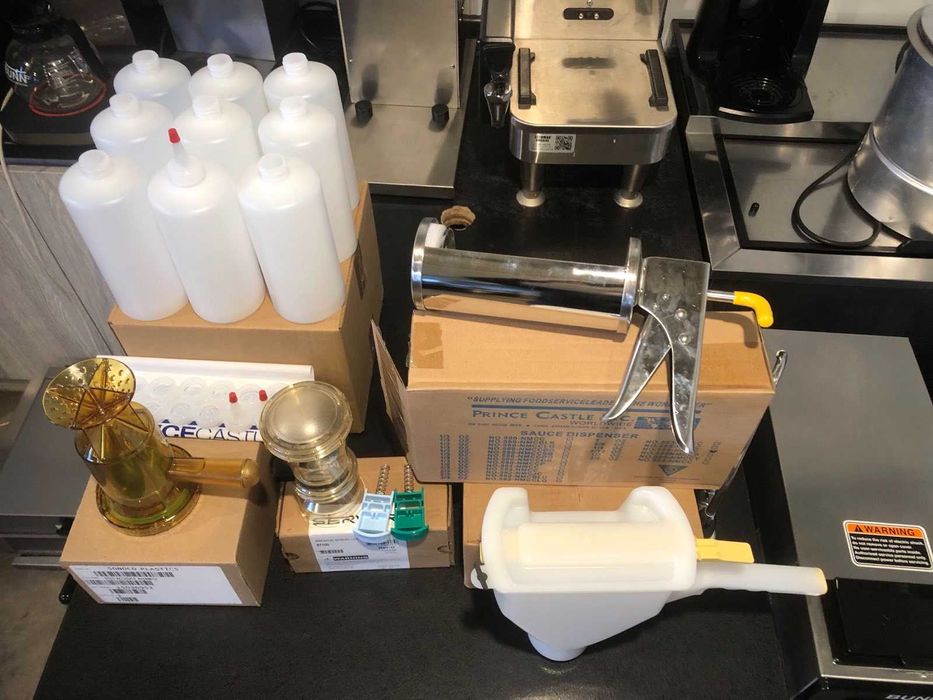 Аксесуари для HoReCa (дозатори, сільнички, глазуратори, диспенсери)