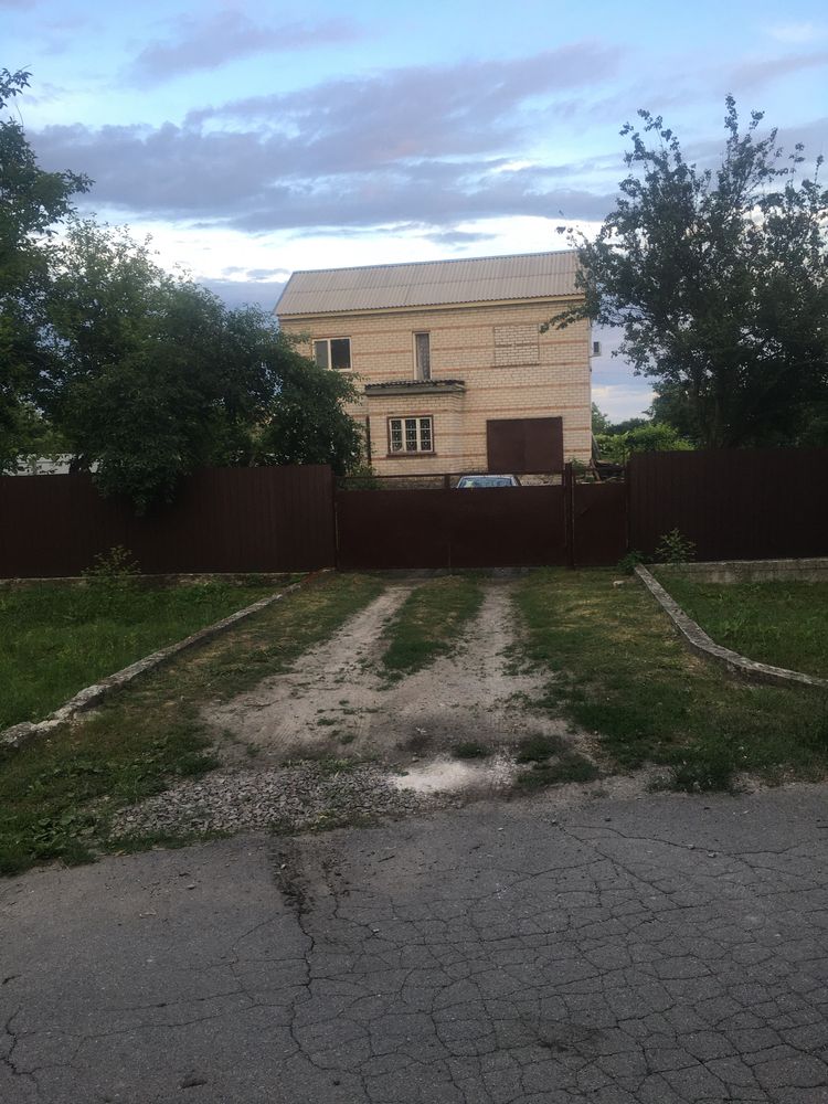 Продам 2 будинки