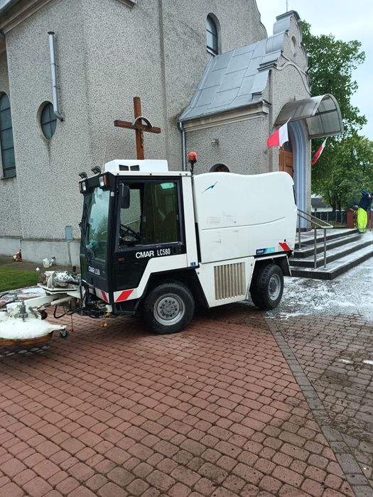 Mycie Zamiatanie  Odchwaszczanie Odsniezanie Parkingów  Mycie Hal Kost