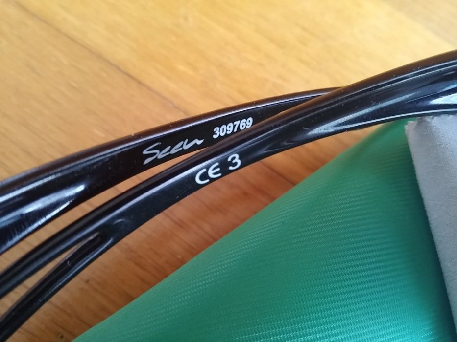 Óculos de sol Seen para criança como novos