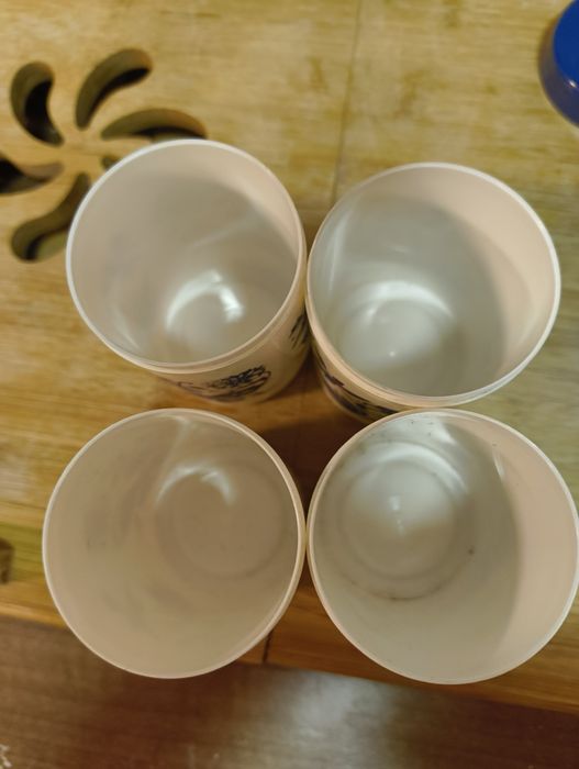 Plastikowe pojemniki na przyprawy