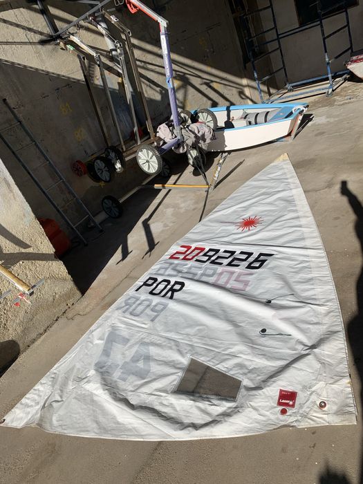 Barco/ vela ligeira Laser 4.7