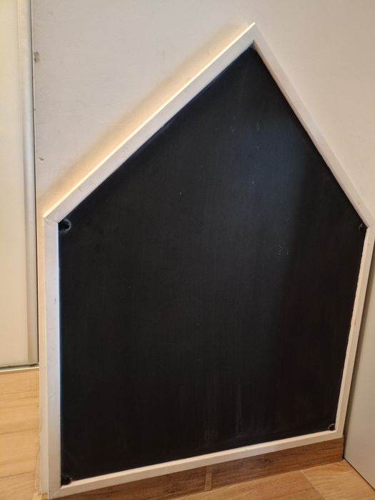 Tablica kredowa DOMEK z białą ramą 73x93cm