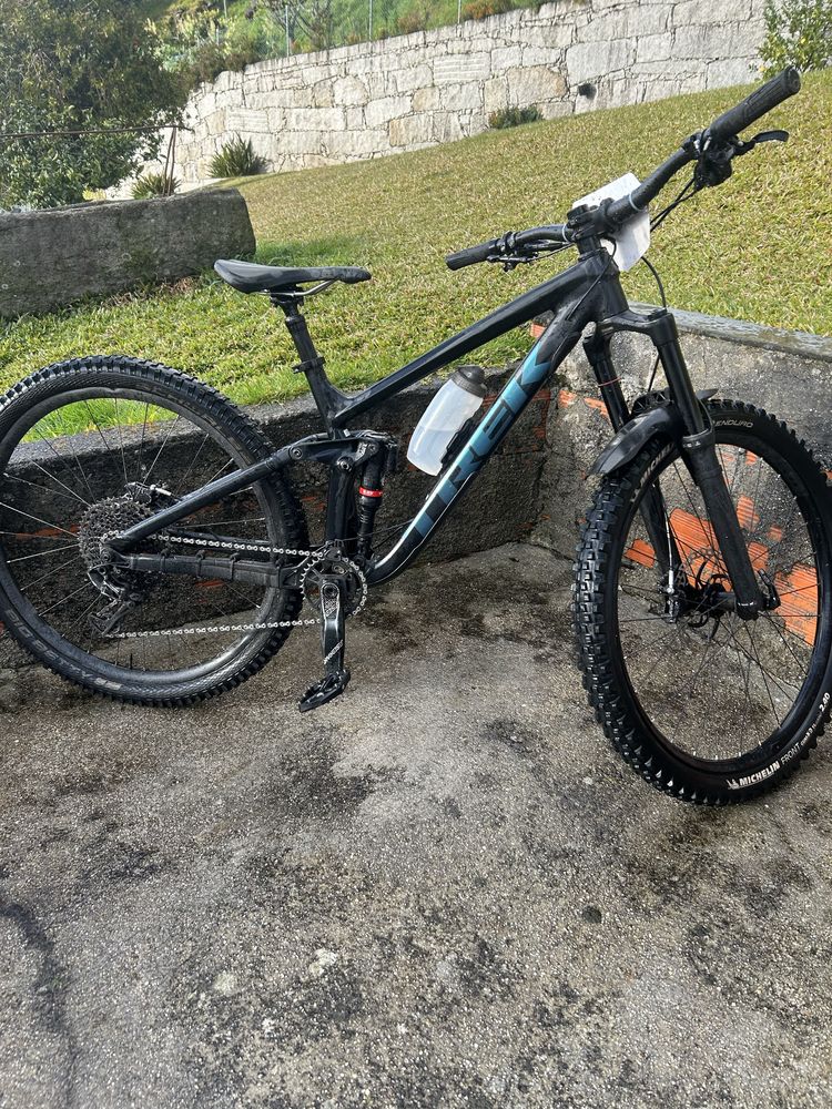 Bicicleta Trek Slash 8 / 29”