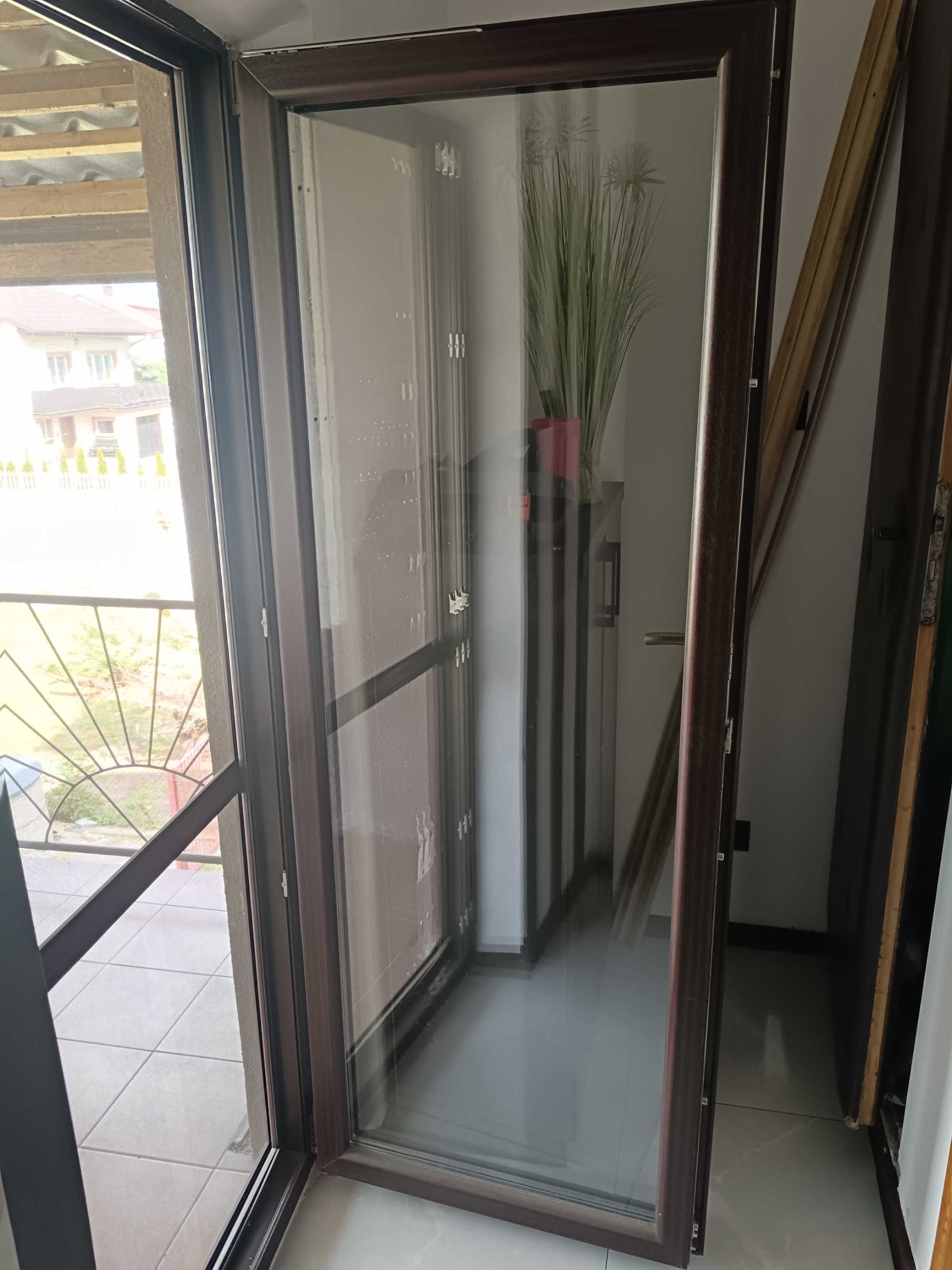 Sprzedam drzwi balkonowe plus moskitiera