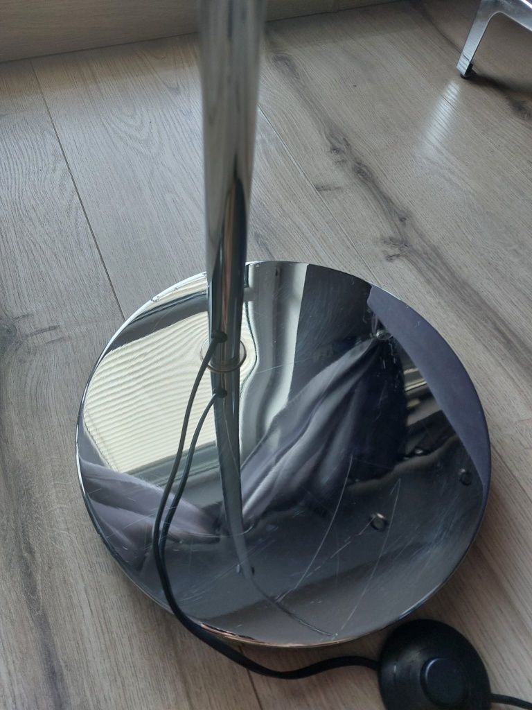 Lampa stojąca łukowa