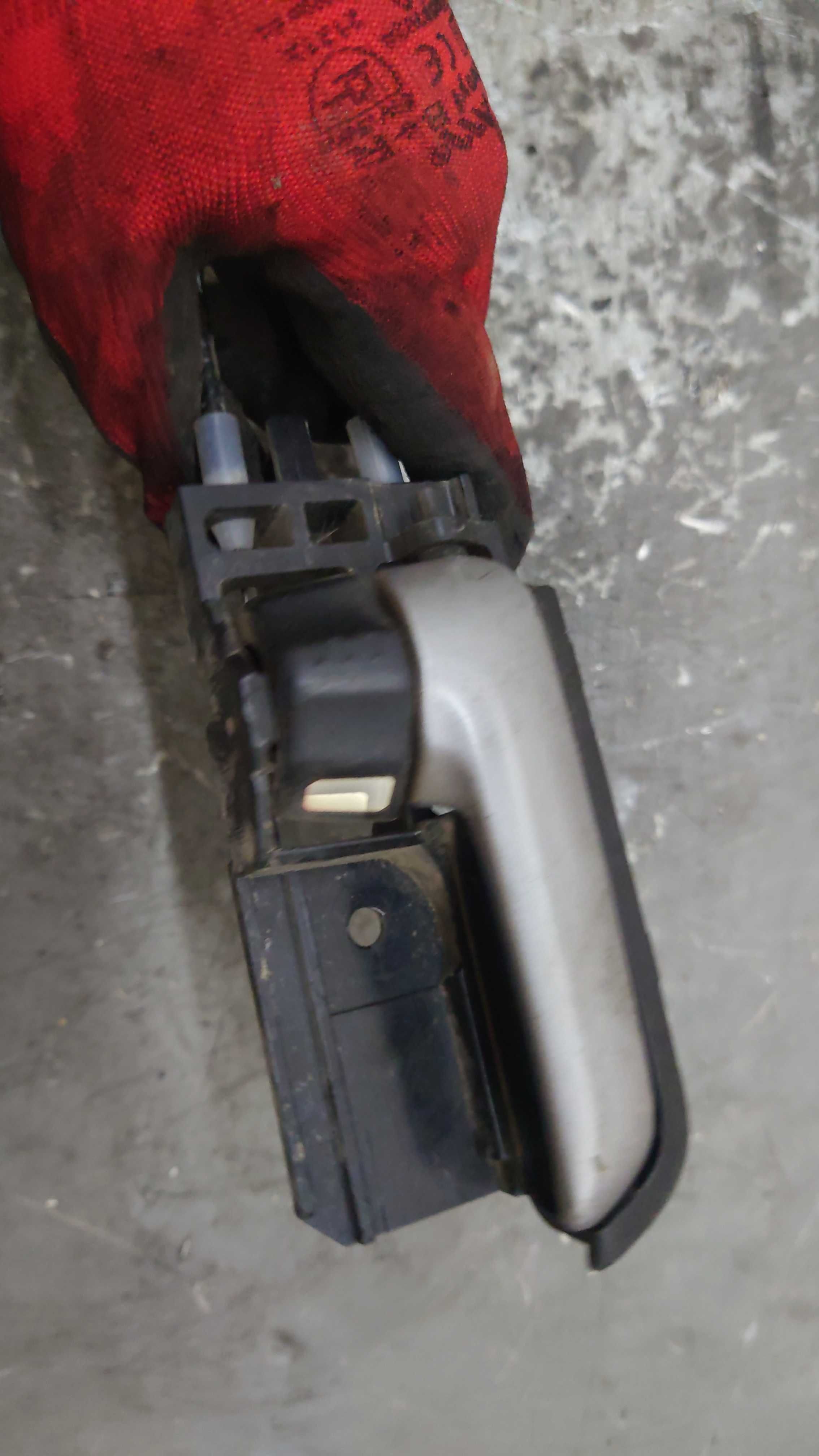 Suzuki Swift 4 IV Zamek Drzwi Prawy Przód Przedni Klamka Wewnętrzna