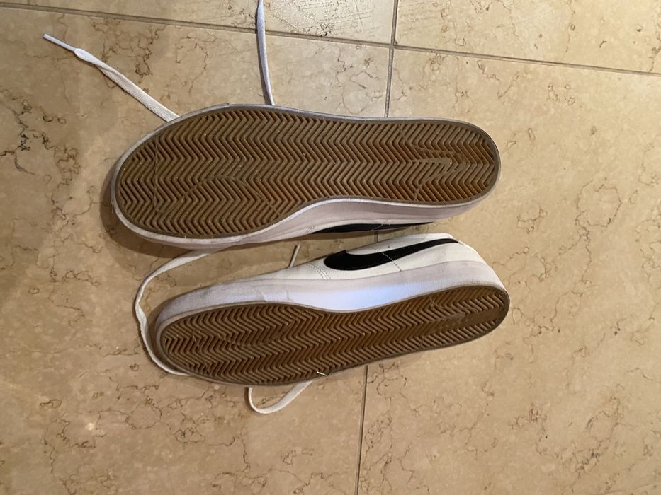 Tenis Nike brancos, numero 42