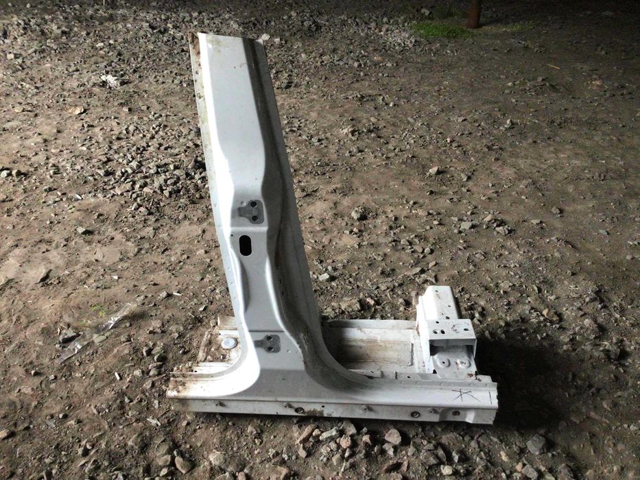 Центральная стойка Land Rover Range Rover Evoque L538 правая/левая