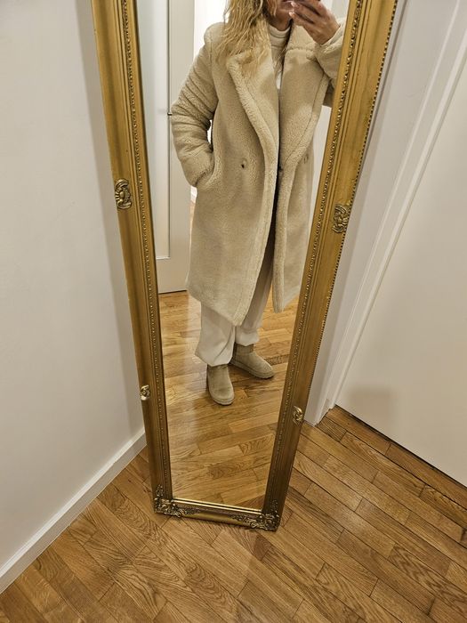 Casaco em pêlo, resistente á chuva!!! Muito quentinho