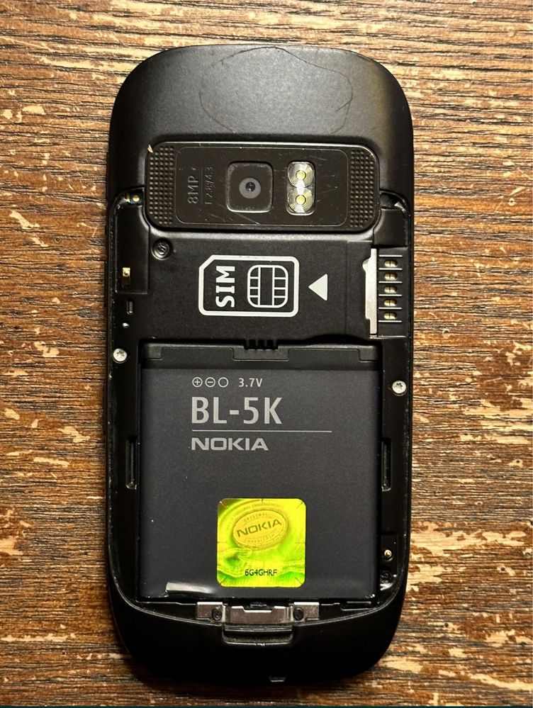 Nokia C7-00 w skórzanym etui DIESEL