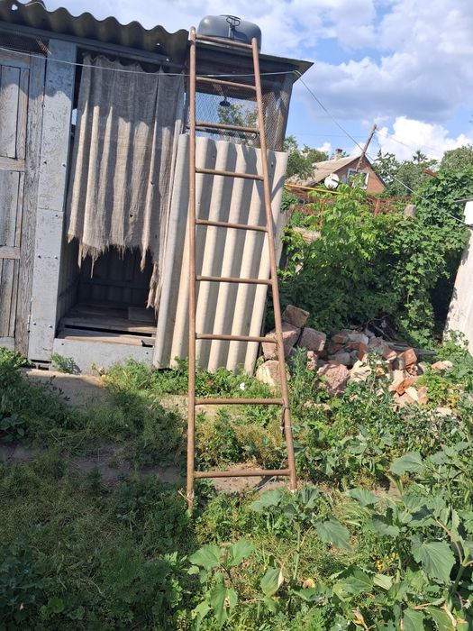 Продам лестницу металическую  3.2 метра.