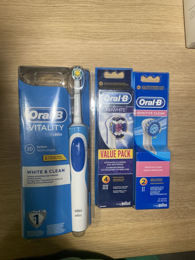 Szczoteczka elektryczna Vitality Oral B i końcówki