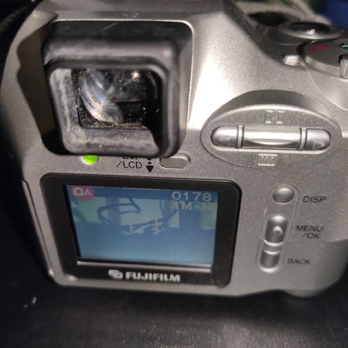 fujifilm finepix 2800 zoom com oferta de bolsa