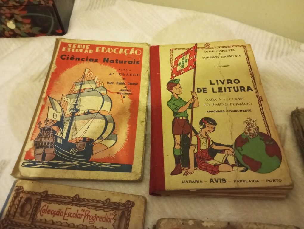 Livros escolares antigos