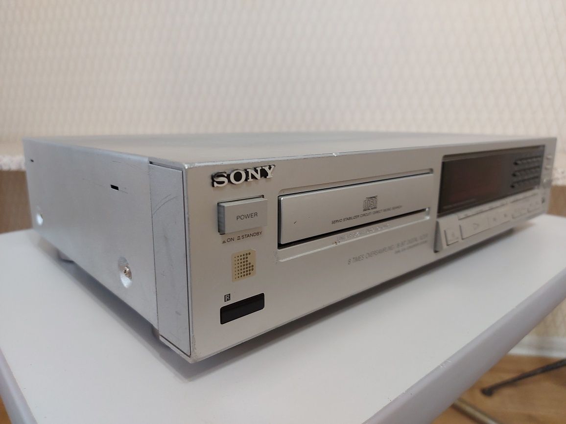 СД-плеер SONY , model: no. CDP-590