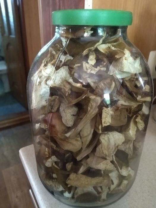 Продам грибы консервированые и сушеные.Лисички и белый гриб