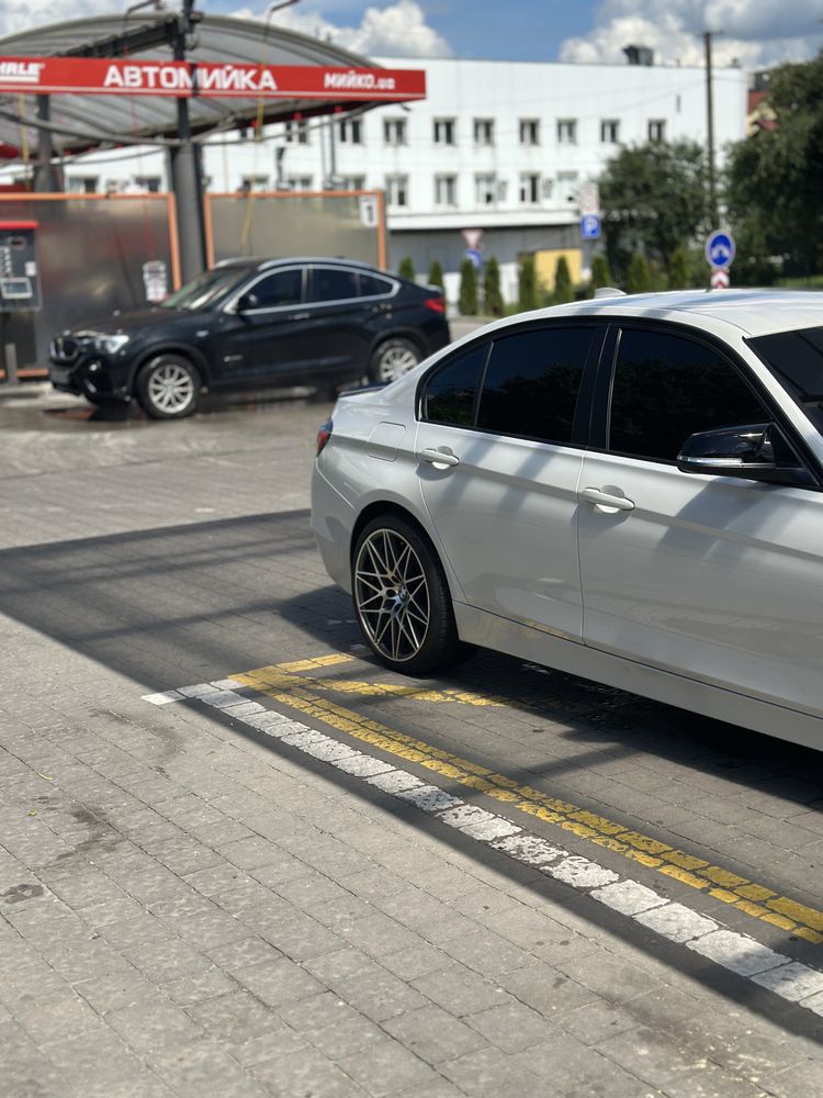 Bmw 328i 2015 замінений цеп і помпа 20к назад повністю обслужений авто