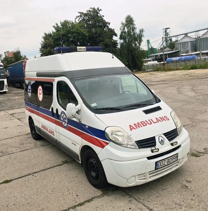Renault Trafic 2.5 Dci Nosze 1789  Karetka Ambulans Nosze 1789 kat A2