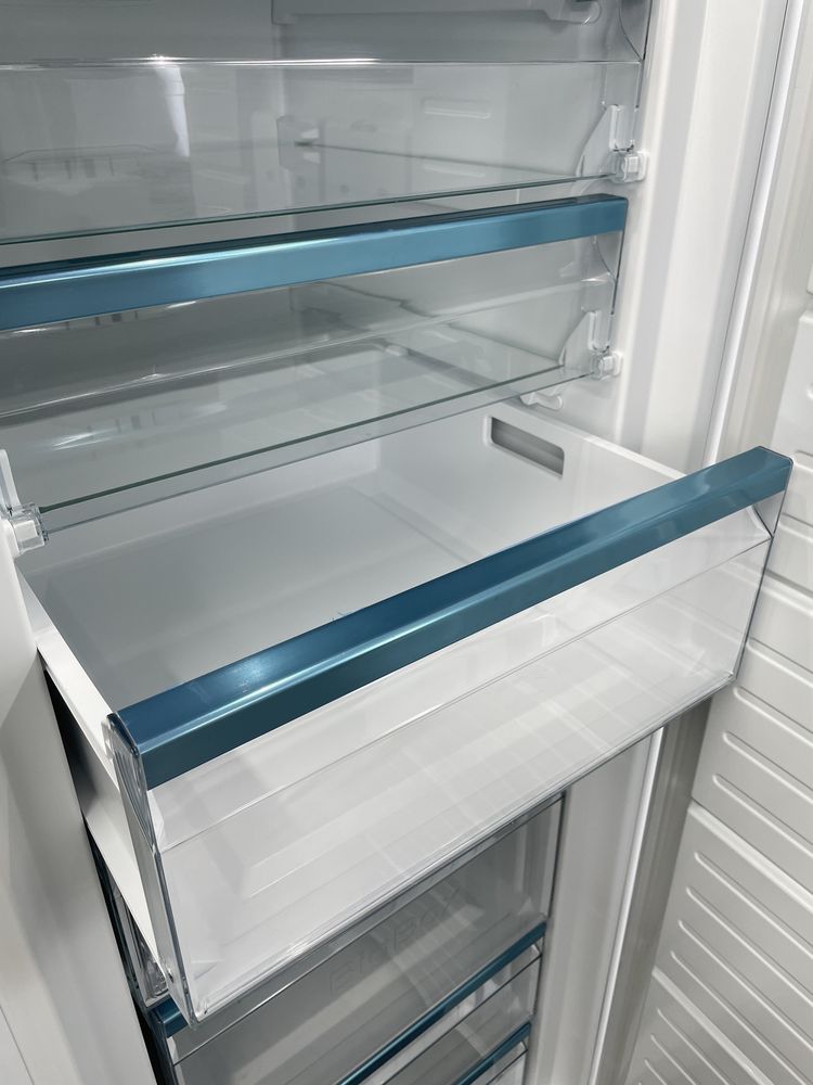 НОВА Морозильна камера Siemens GS58NAW41 400 л