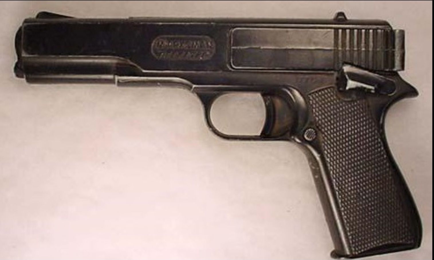 Réplica clássica de pistola de ar comprimido: The Marksman Repeater