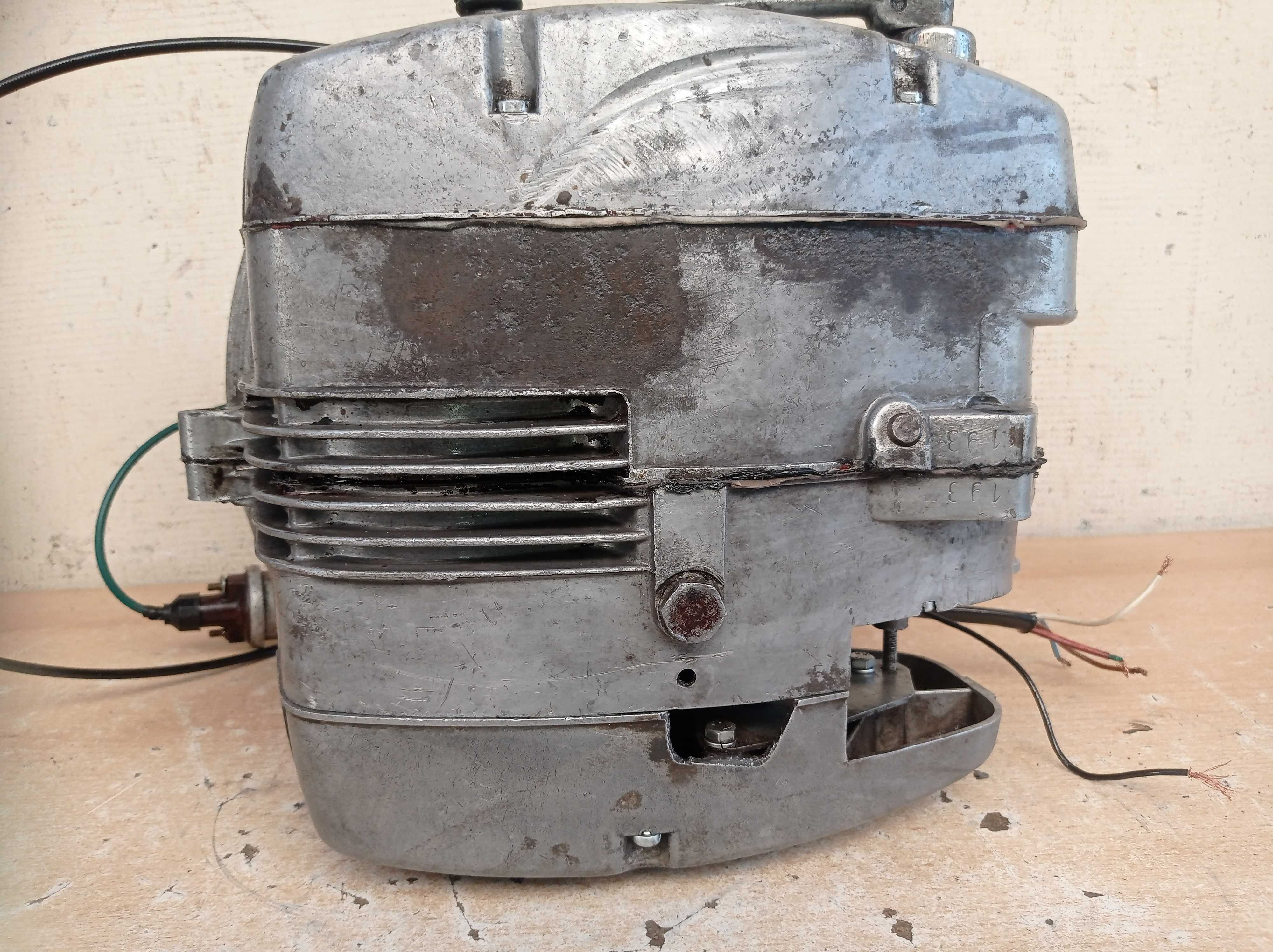 Silnik 175 W2 - Wiatr - NR 33736 - SHL Gazela - WSK M21W2 (czerw)