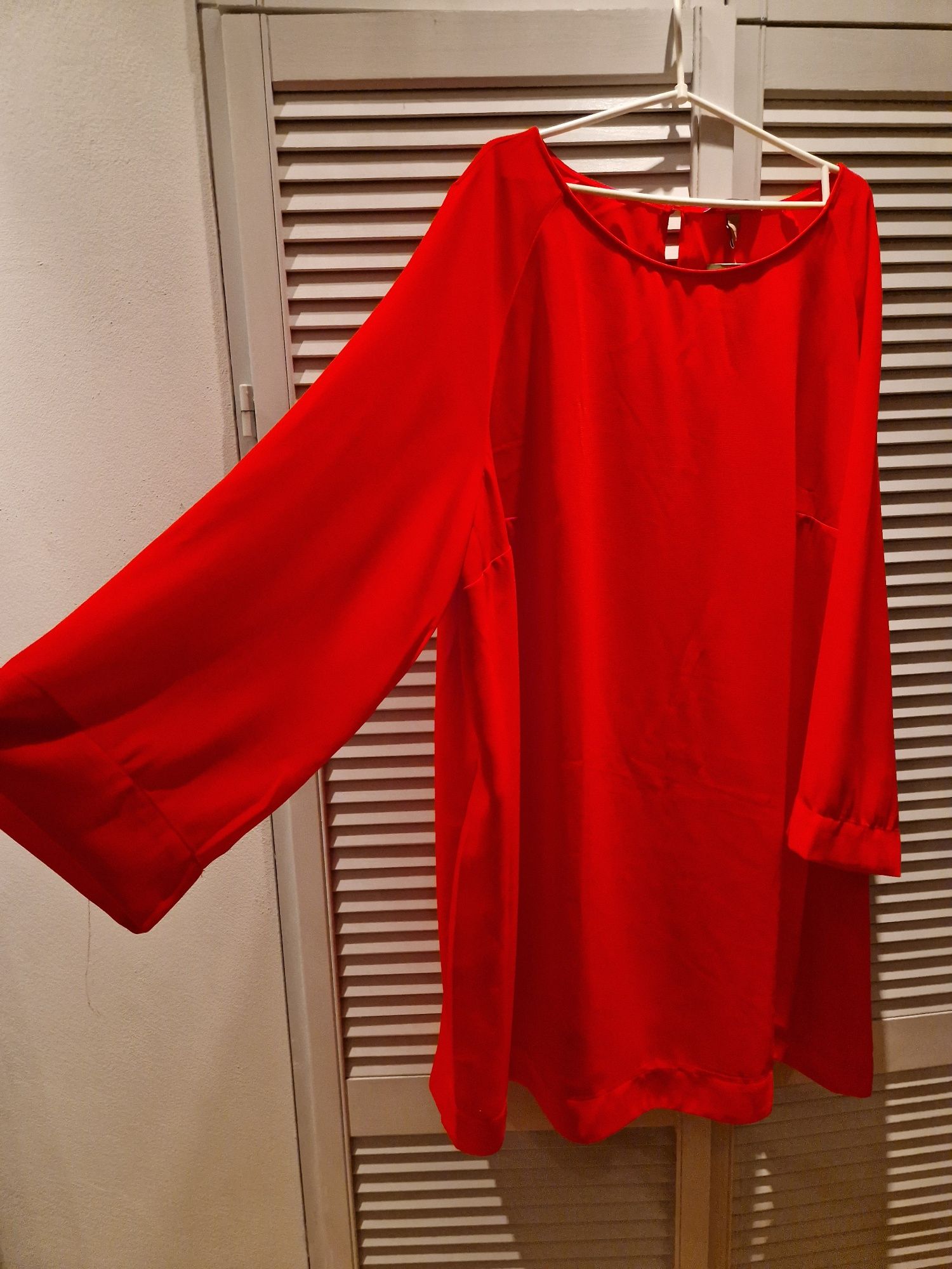 Piękna czerwona sukienka
