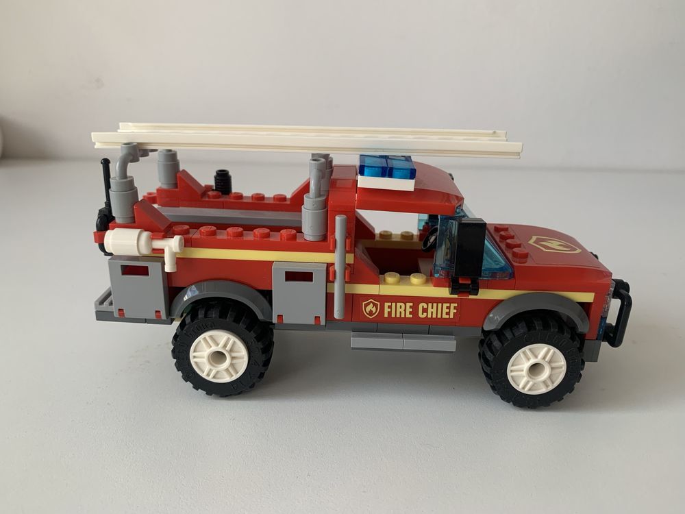 LEGO City 60231 Terenówka komendantki straży poż.