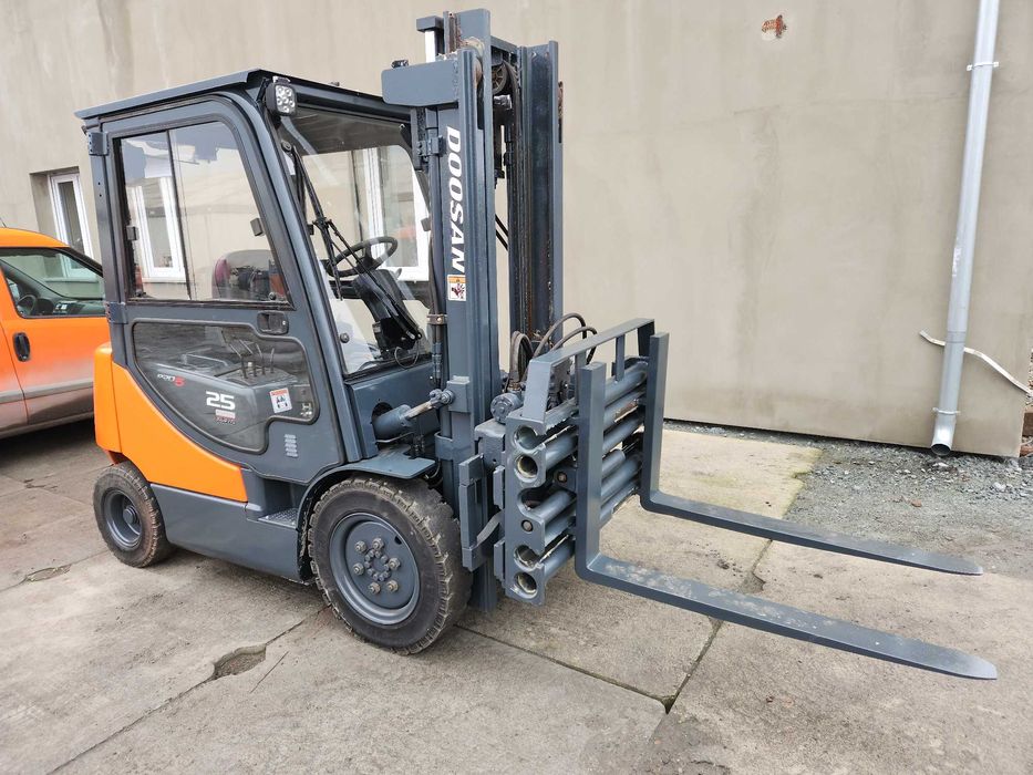 Wózek widłowy Doossan D25 S5  z obrotnicą - 2017 r -3000 mth