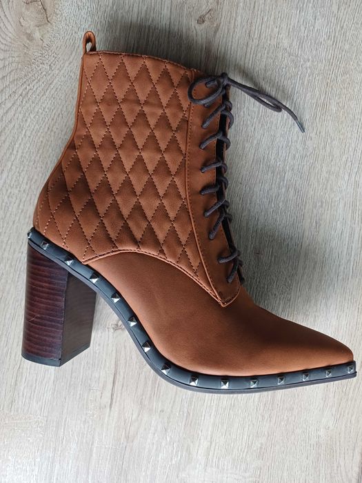 buty  na obcasie słupek