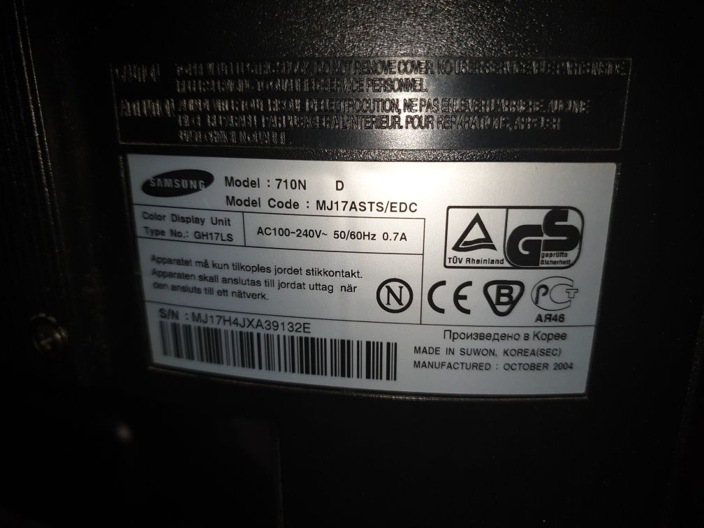 Samsung SyncMaster 710n LCD monitor 17"