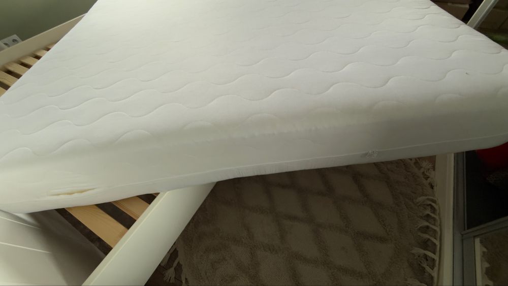 Rama łóżka + materac 160x200 cm stan bardzo dobry